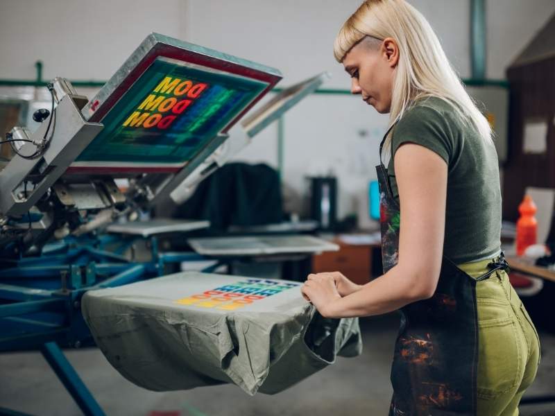 Manfaat Menggunakan Layanan Jasa Custom Kain Printing